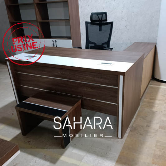 bureau de direction en Marron, bois mélaminé exposé avec une table basse et une fauteuil en Mesh 