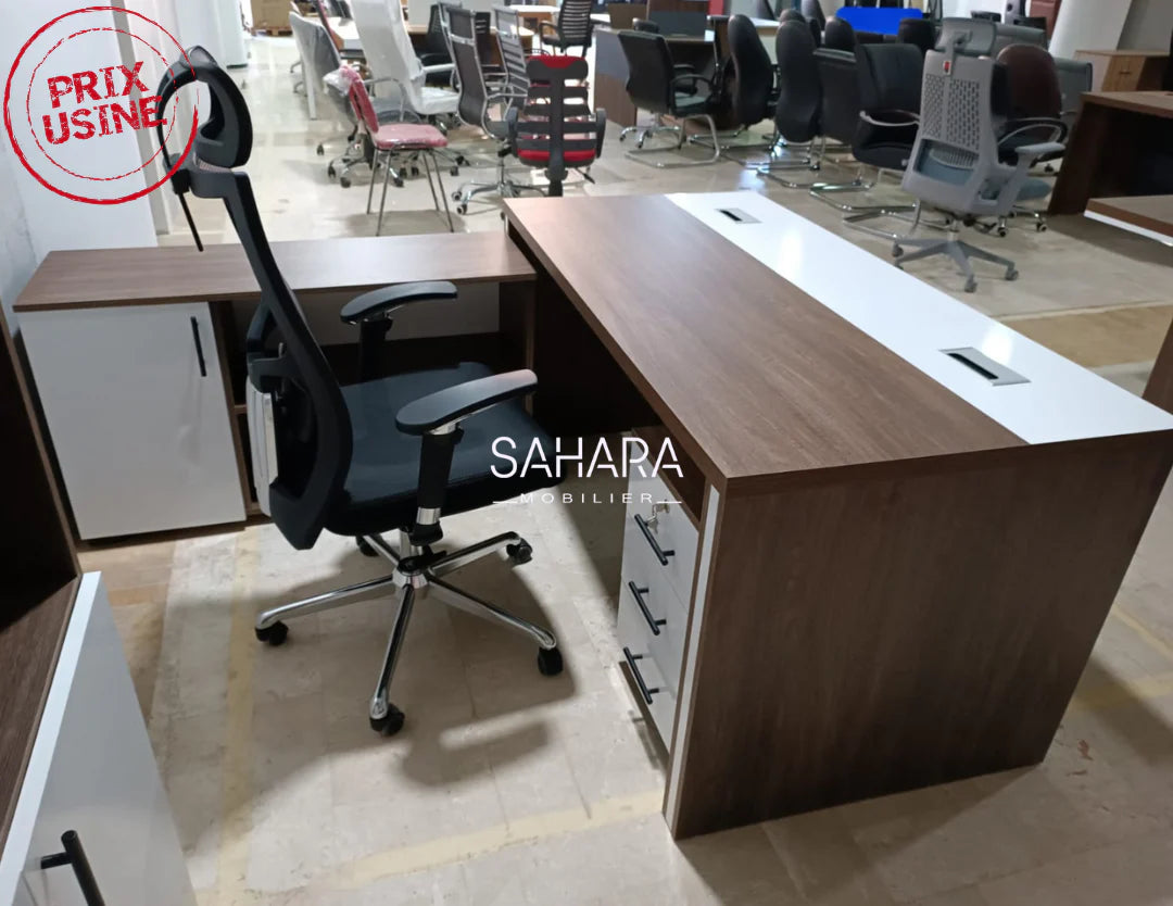 bureau de direction en Marron, bois mélaminé exposé avec une table basse et une fauteuil en Mesh 
le retour se compose d'un caisson mobile et un retour fixe