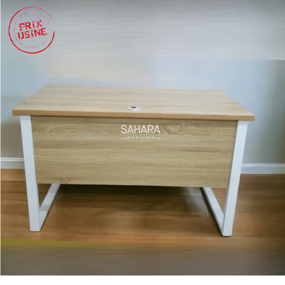 Bureau en bois avec pieds blancs