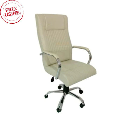 fauteuil de bureau avec roulettes en simili cuir blanc sur des piètement chromé et des accoudoirs fixe sur le dossier et l'assise