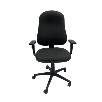 Fauteuil opérateur en tissu noir ave accoudoirs réglable en hauteur